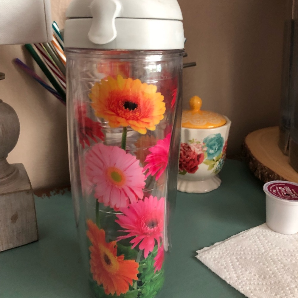 Tervis daisy water bottle